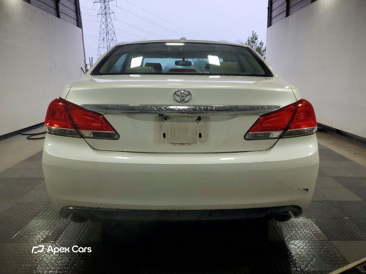 Toyota Avalon 2011