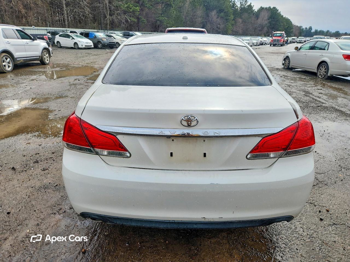 Toyota Avalon 2011