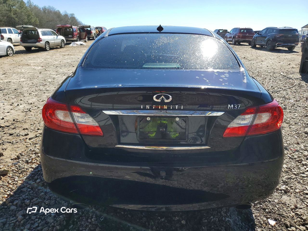 Infiniti M 2012