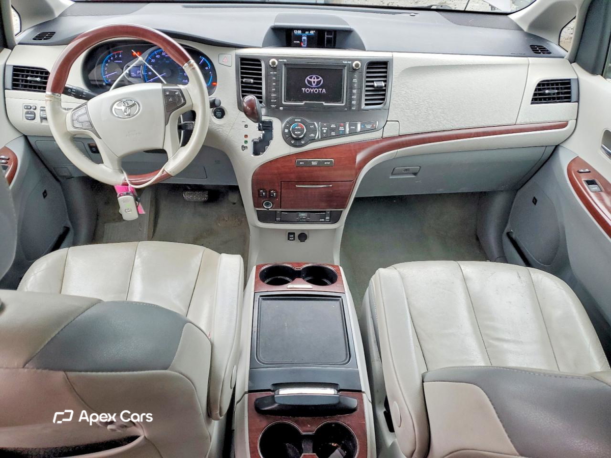 Toyota Sienna 2014