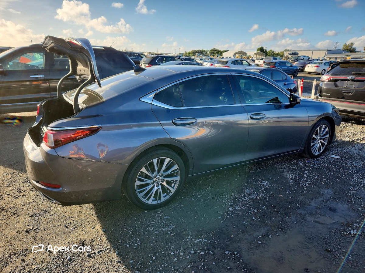 Lexus ES 2019