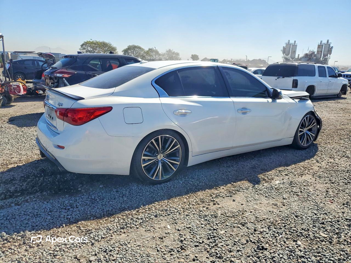 Infiniti Q50 2015