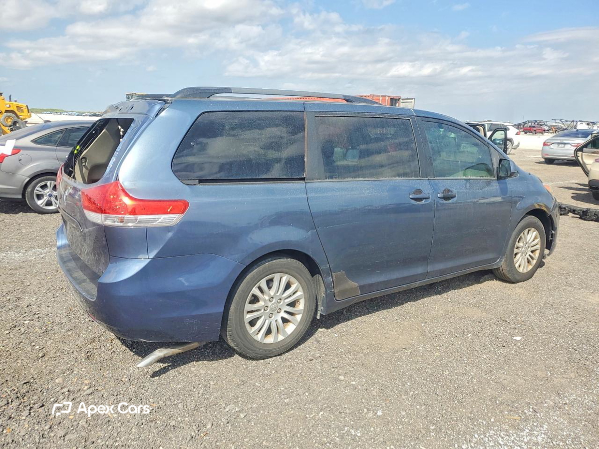 Toyota Sienna 2014