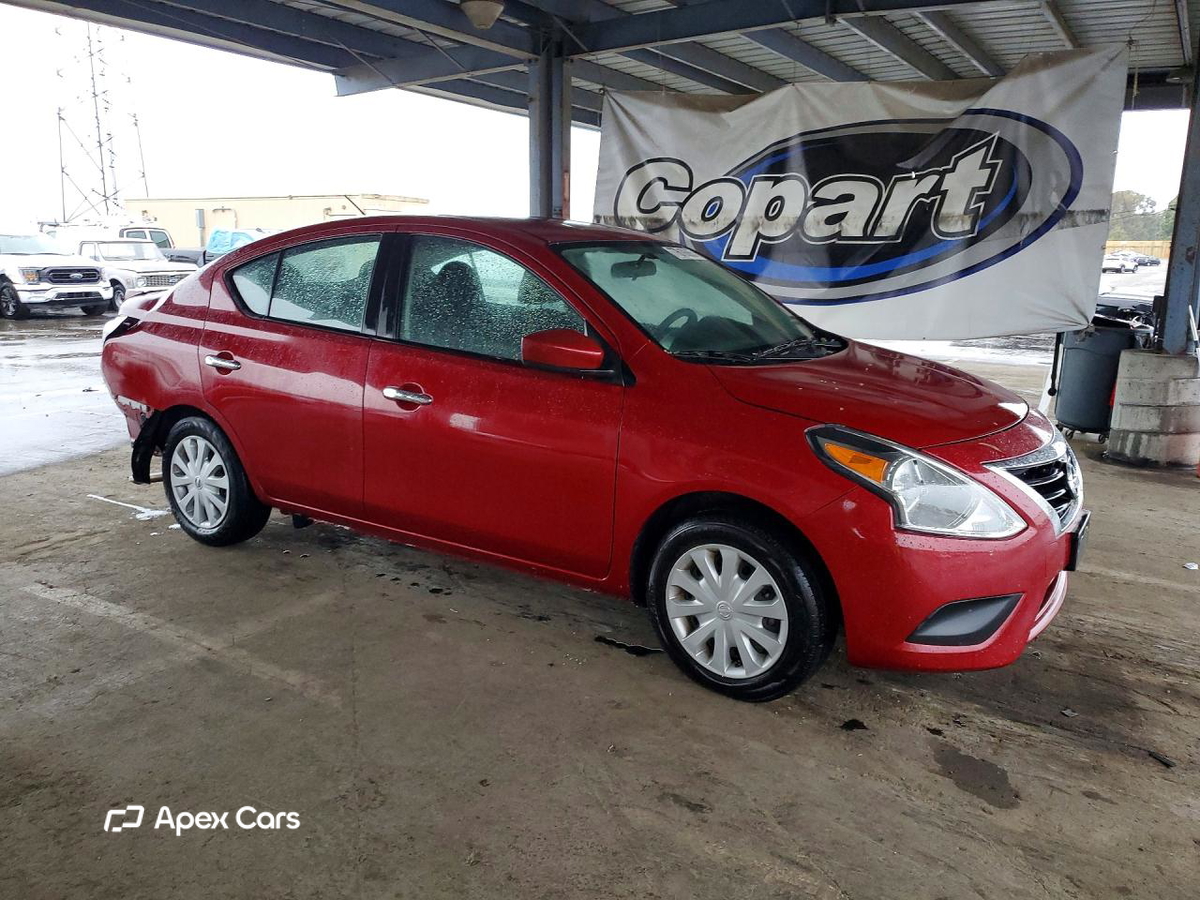 Versa 2015