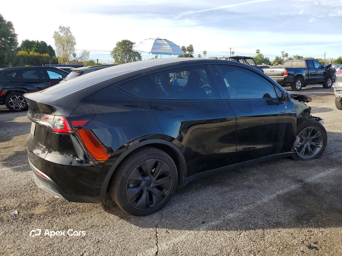 Tesla Model Y 2024