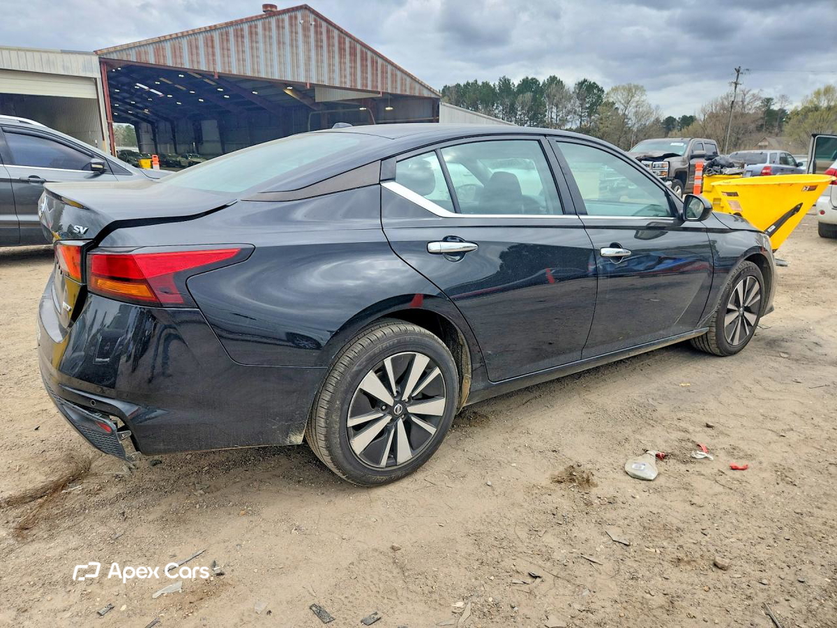 Nissan Altima 2021