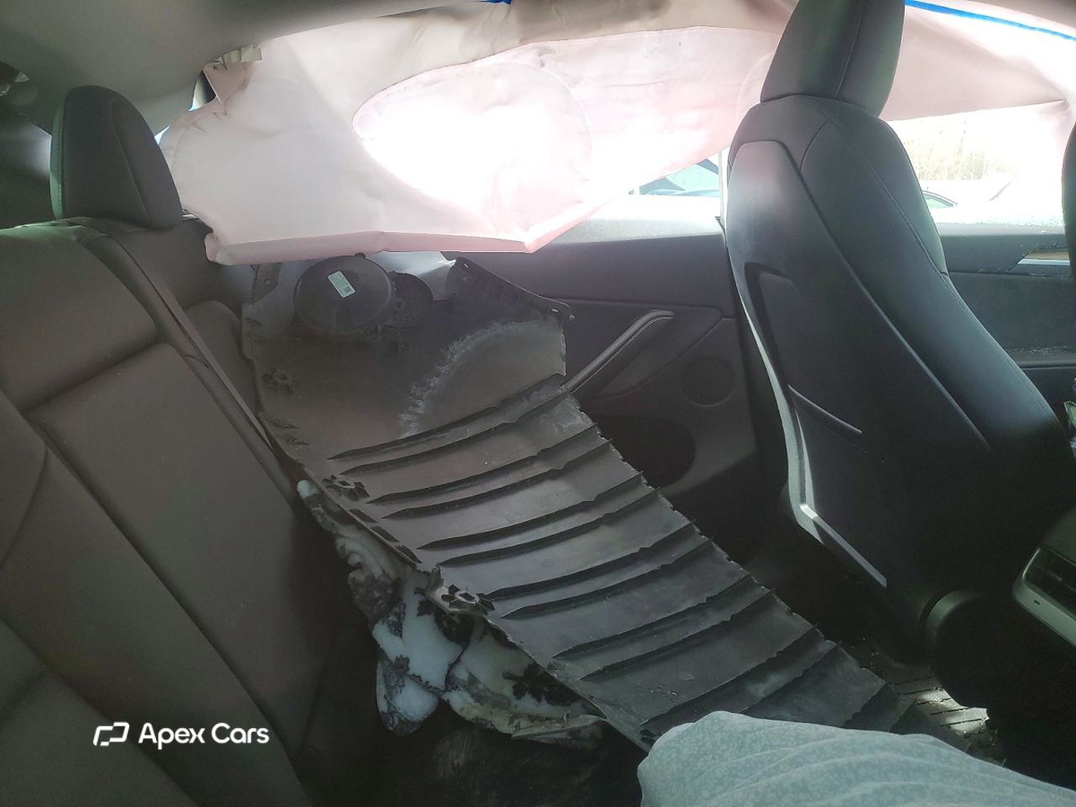 Tesla Model Y 2025
