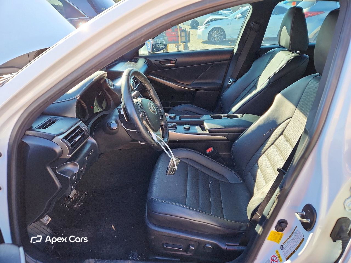 Lexus IS 2019
