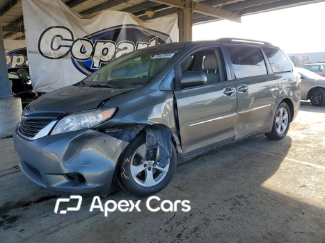 Toyota Sienna 2011 - Image 1 of 14