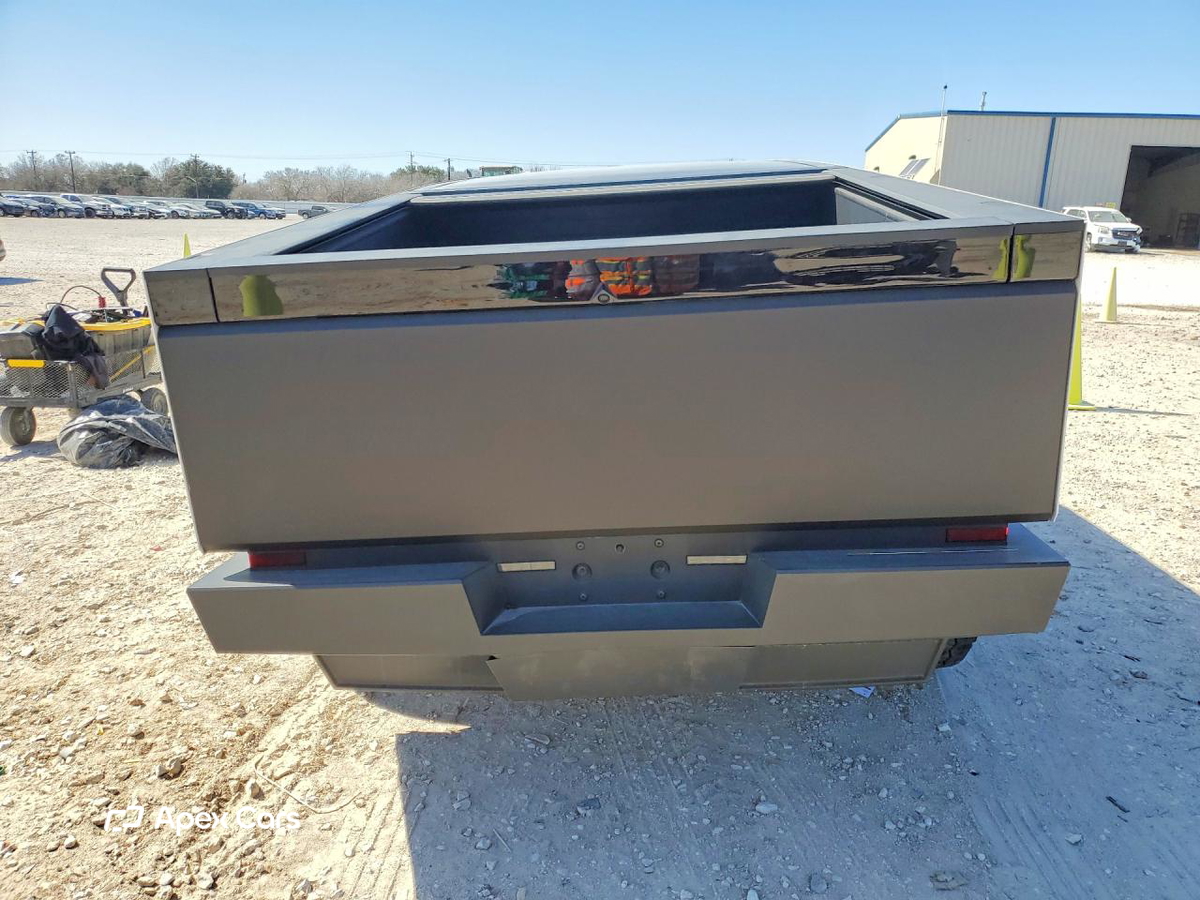 Tesla Cybertruck 2025