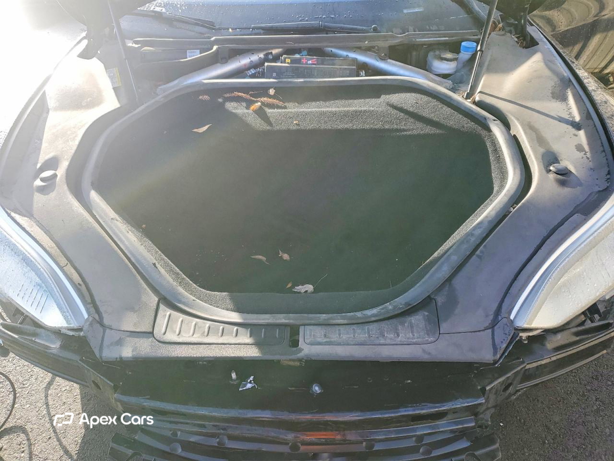 Tesla Model S 2015