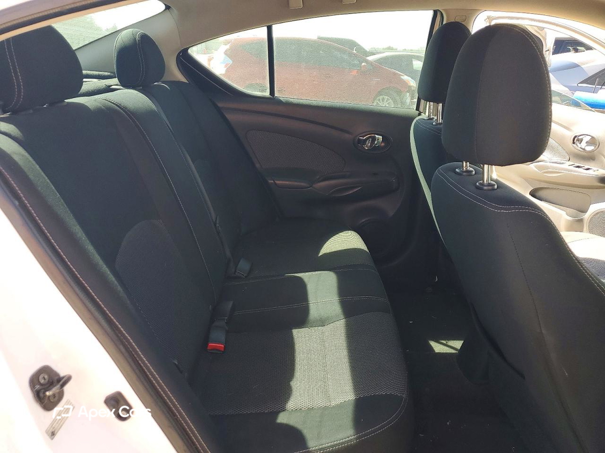 Nissan Versa 2015