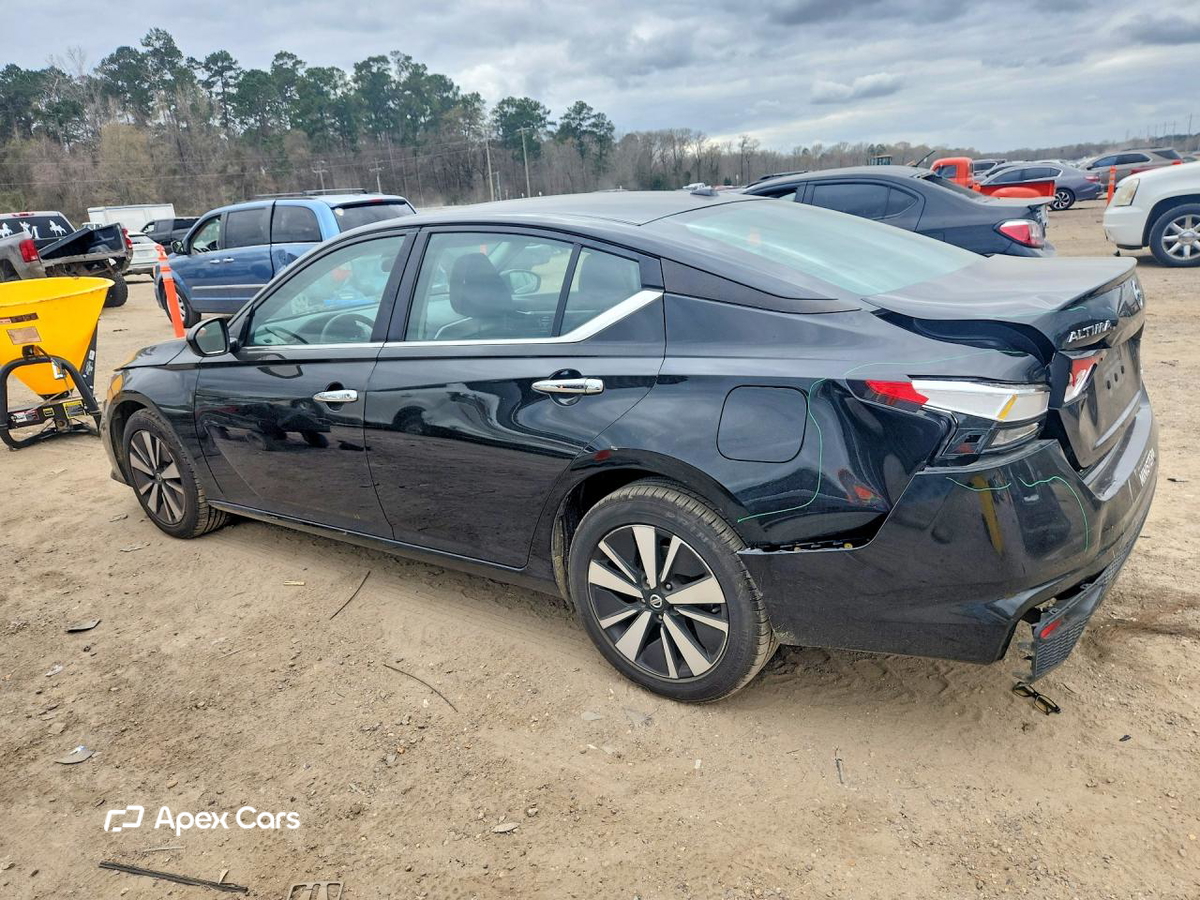 Nissan Altima 2021
