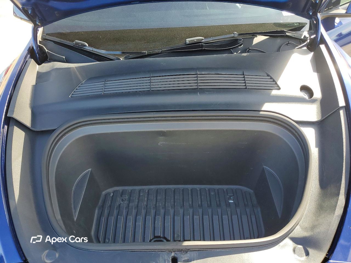 Tesla Model Y 2025
