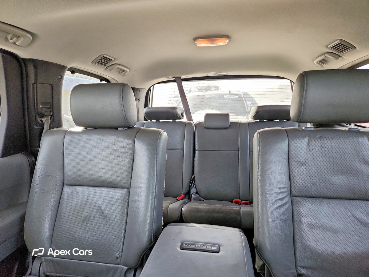 Toyota Sequoia 2015