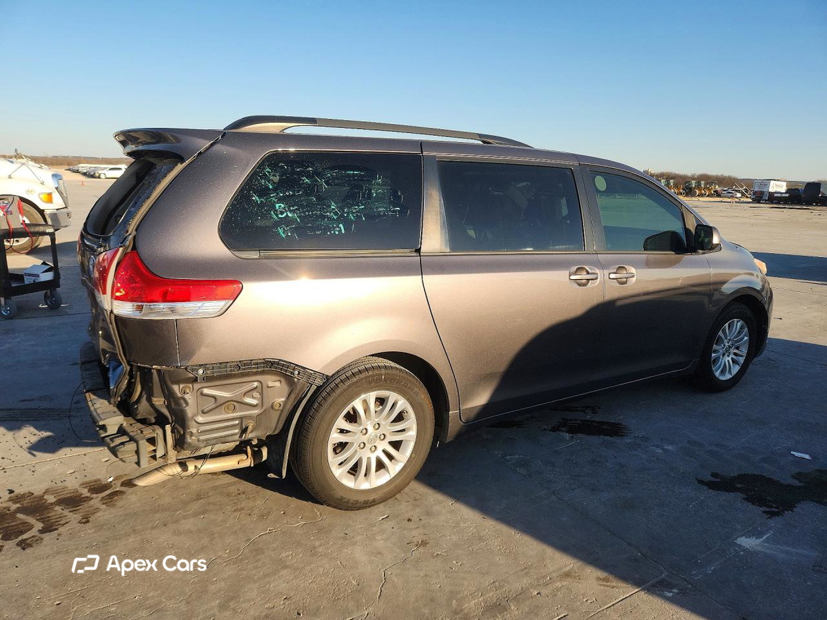 Toyota Sienna 2012