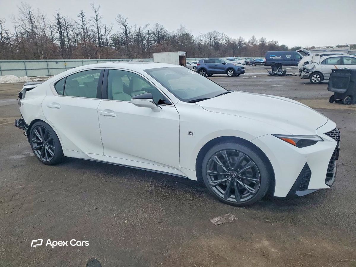 Lexus IS 2024