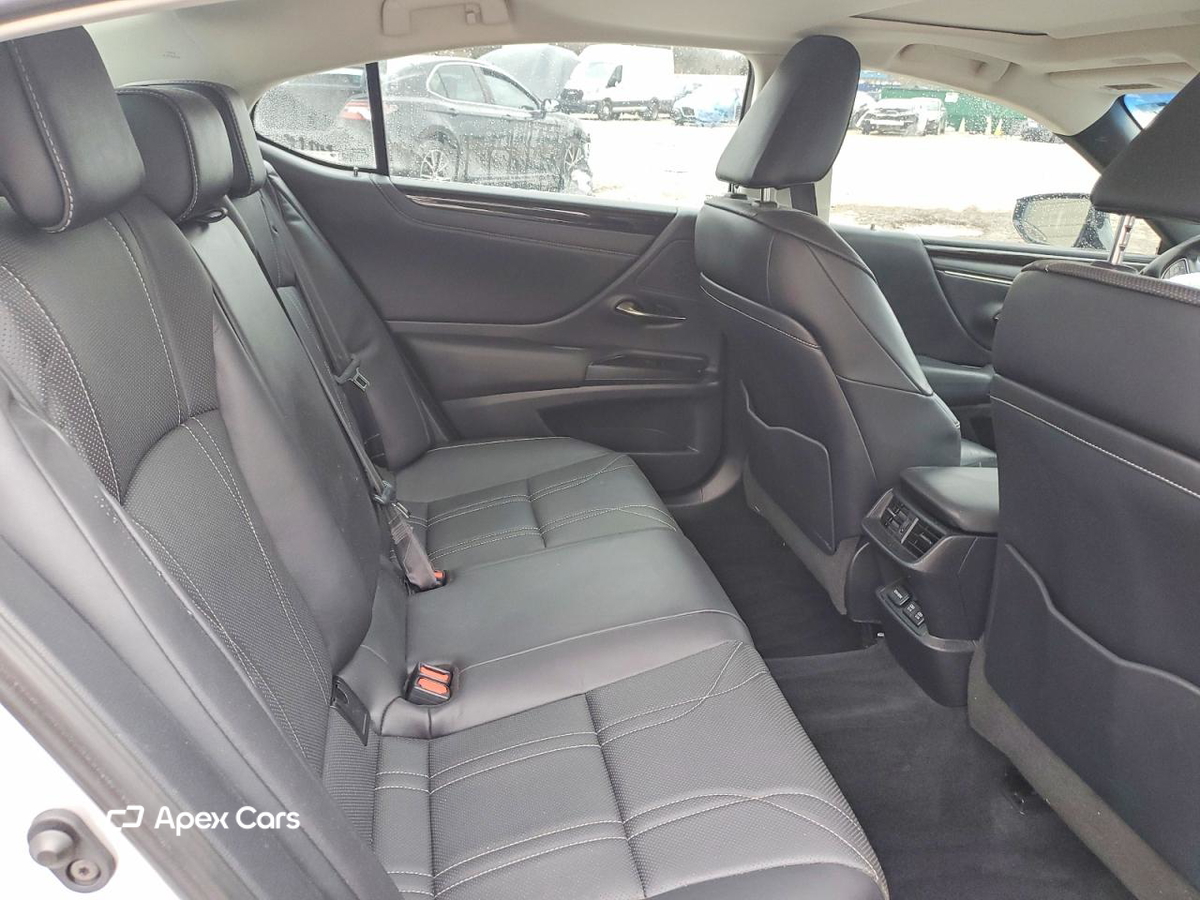 Lexus ES 2019