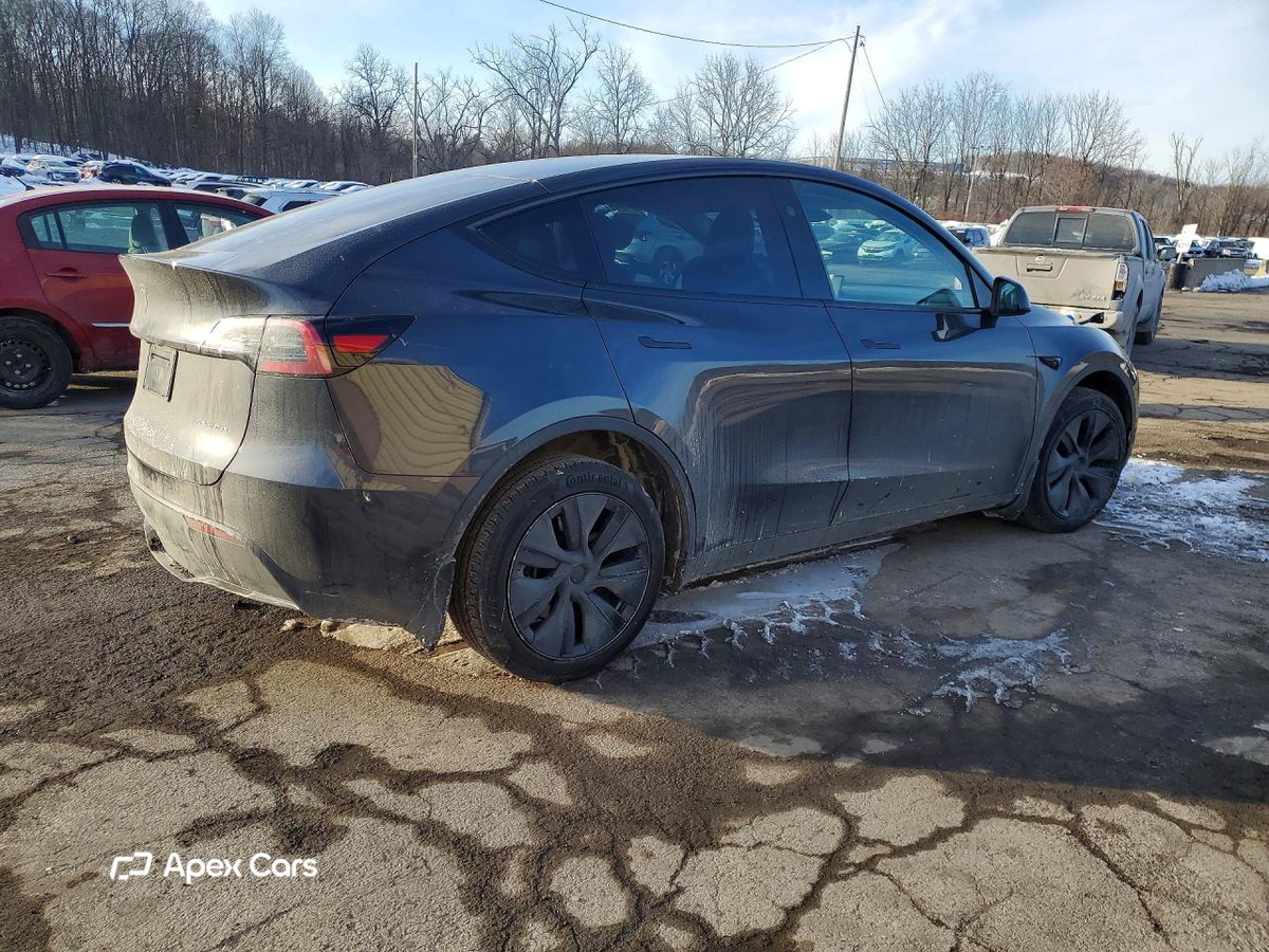 Tesla Model Y 2024