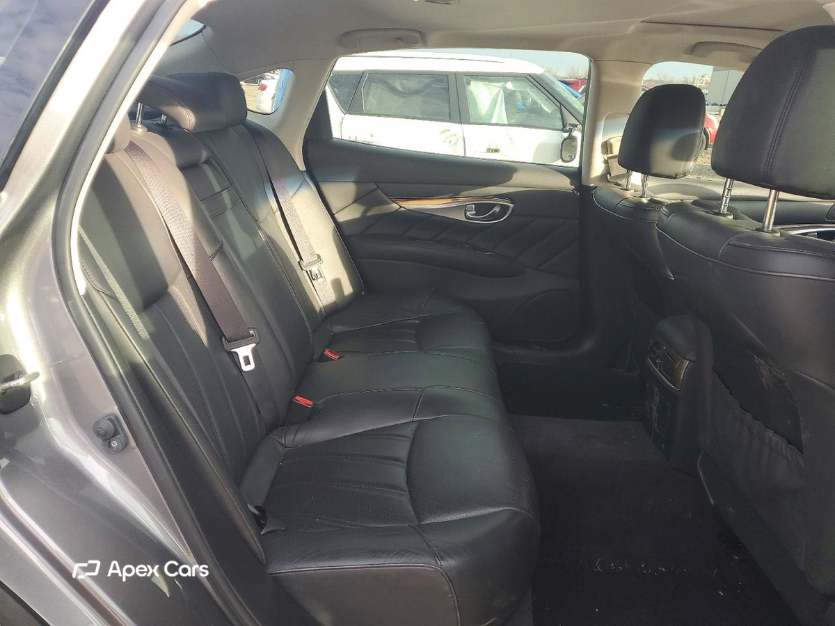 Infiniti Q70 2015