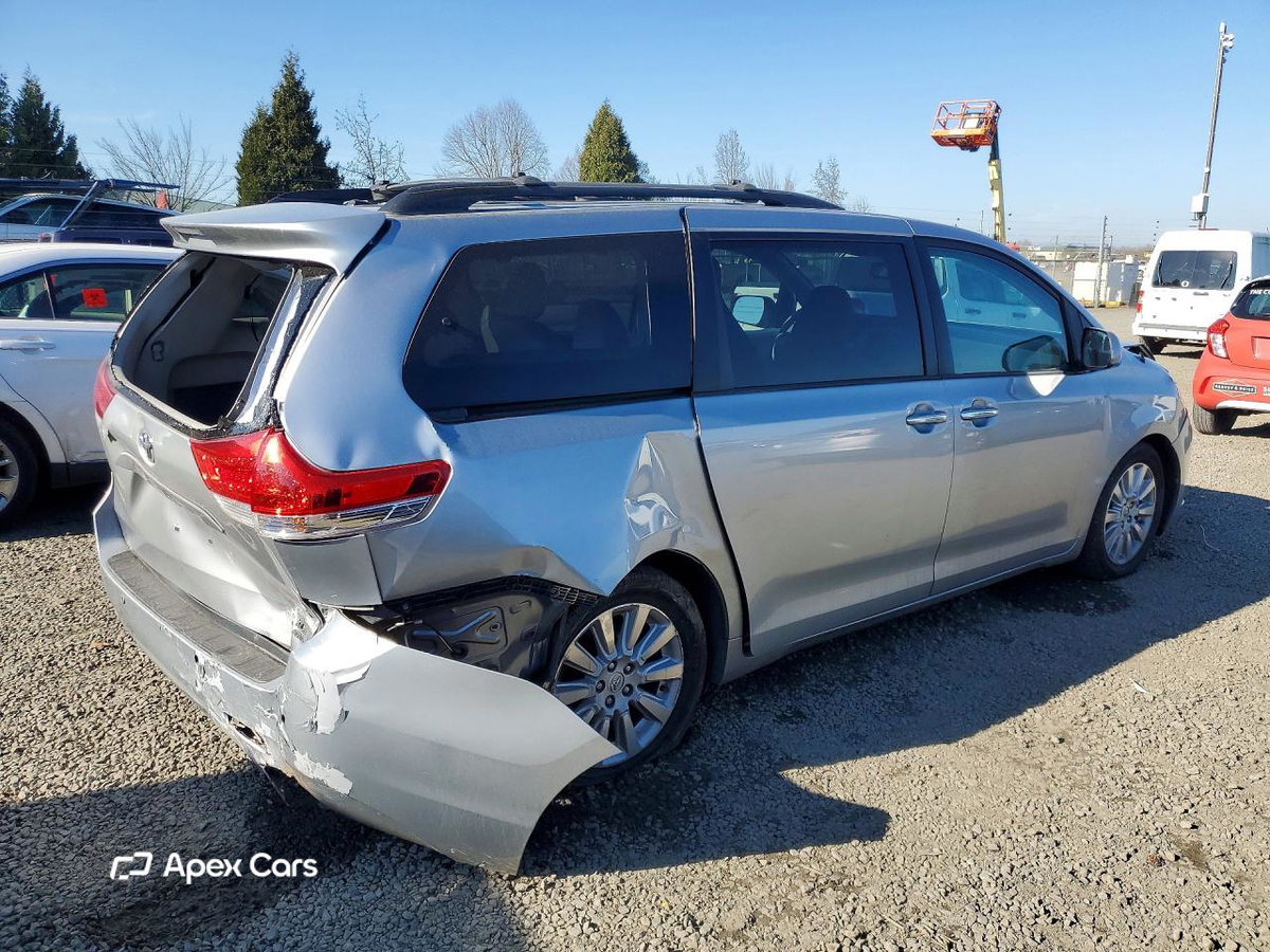Toyota Sienna 2013