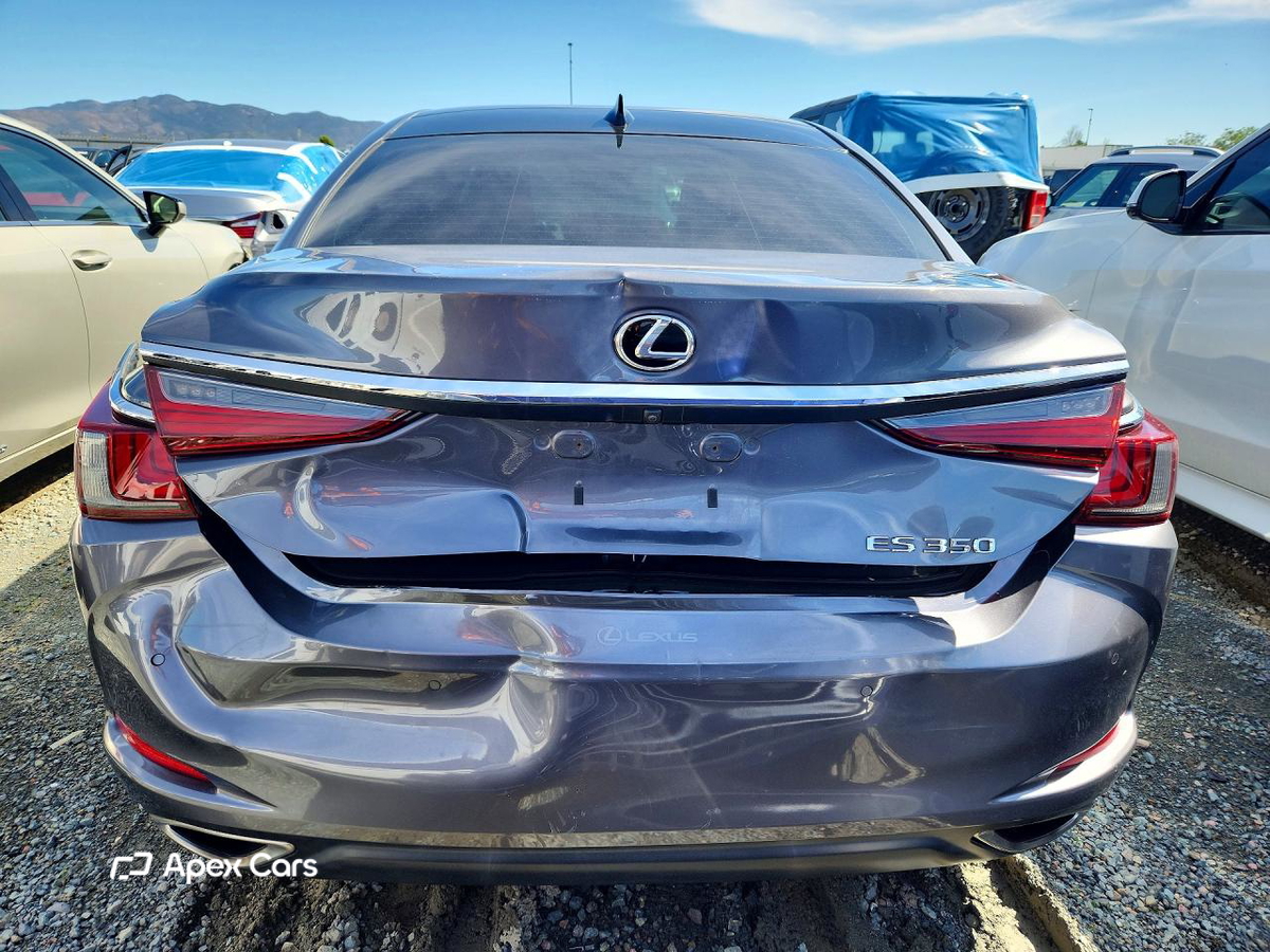 Lexus ES 2019