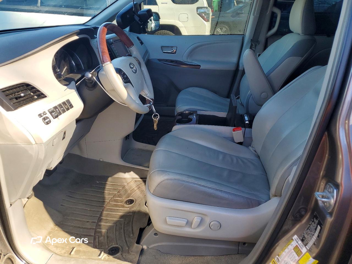 Toyota Sienna 2014