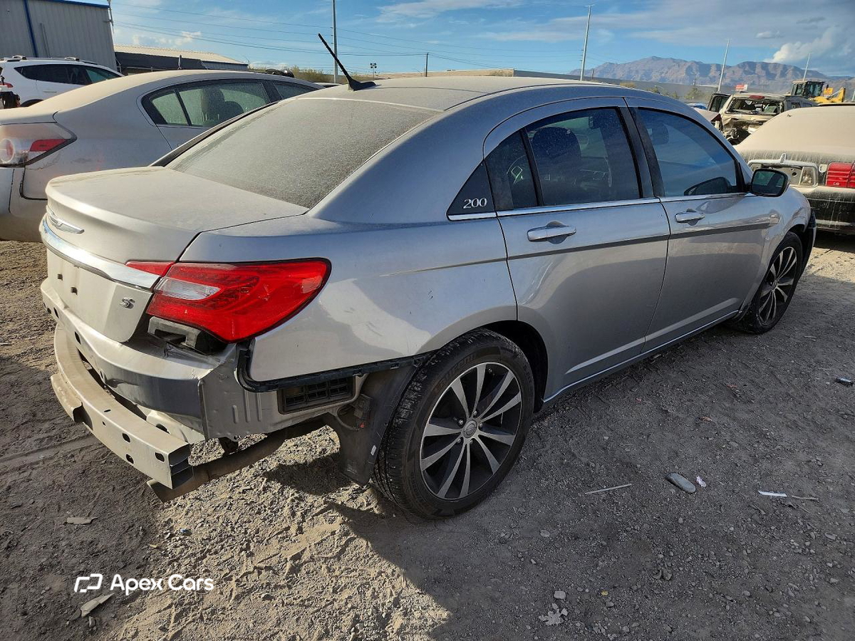 Chrysler 200 2013