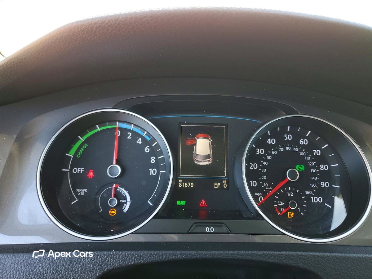 Volkswagen e Golf 2016