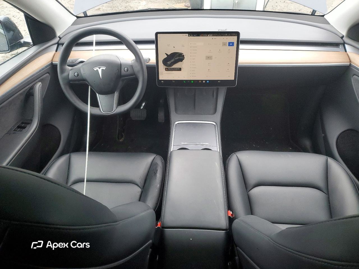 Tesla Model Y 2025