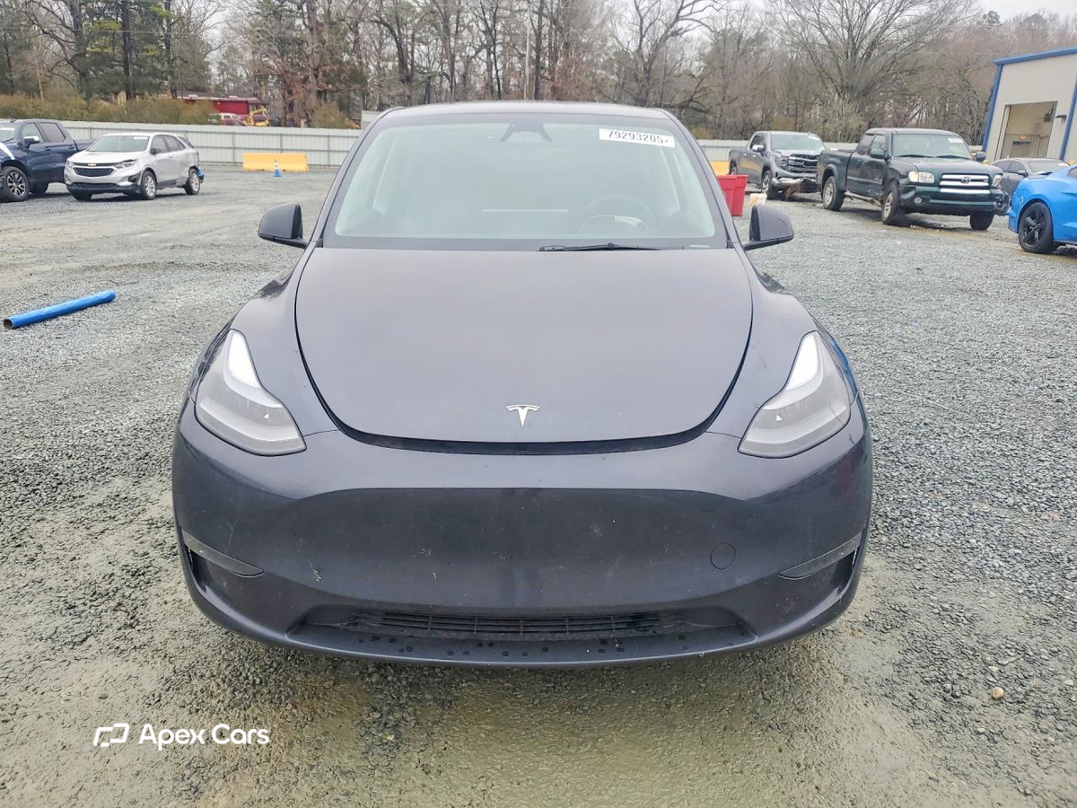 Tesla Model Y 2024