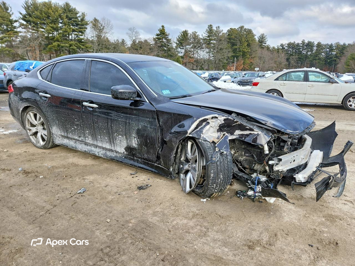 Infiniti M 2013