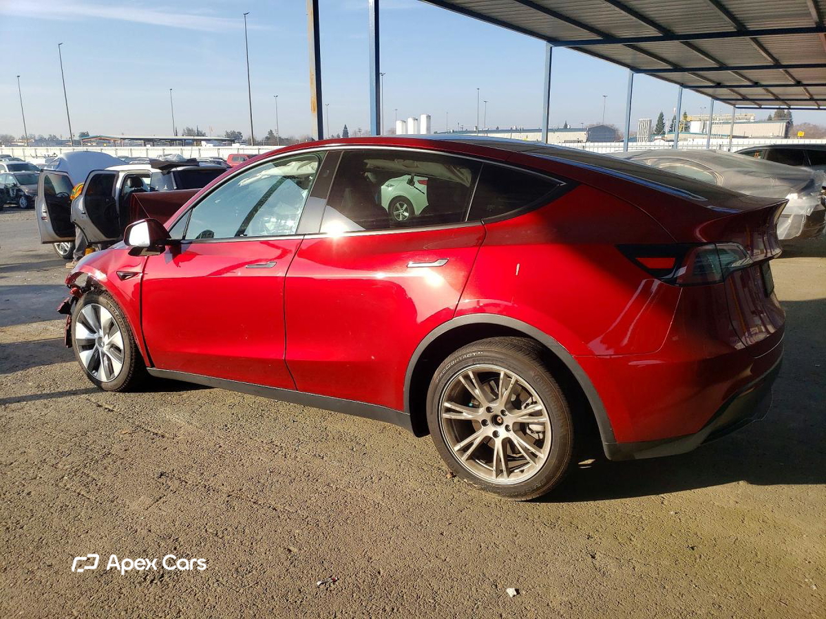 Tesla Model Y 2024