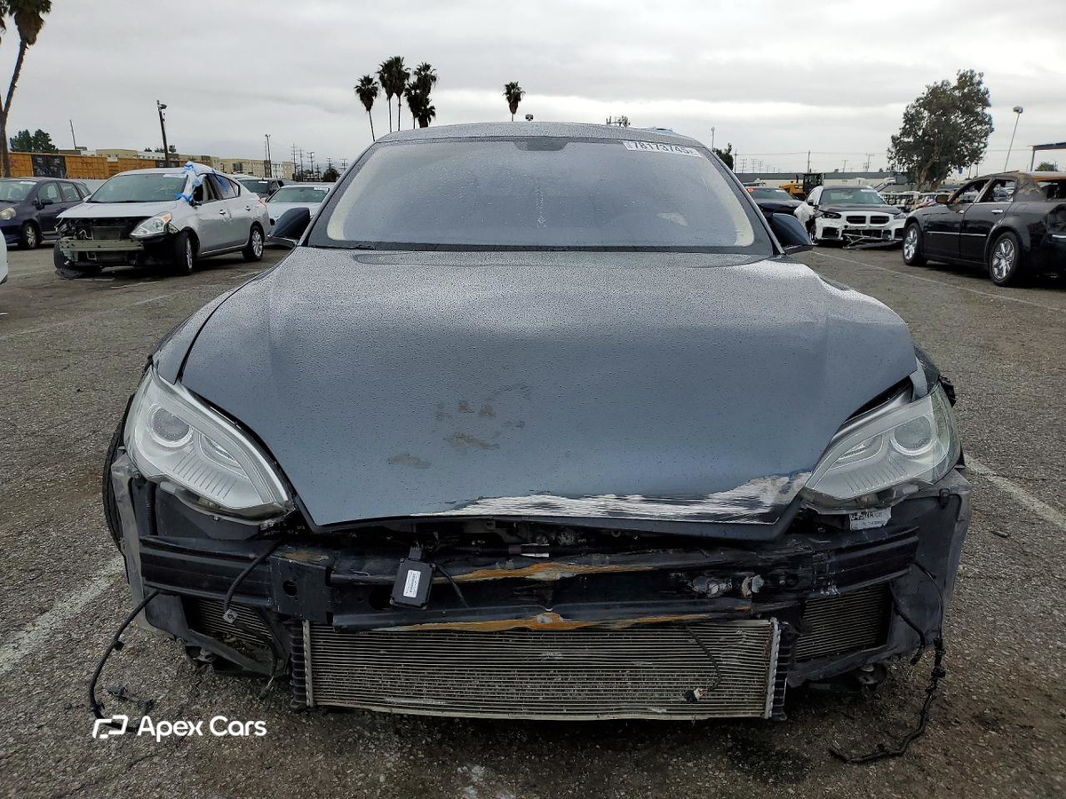 Tesla Model S 2014