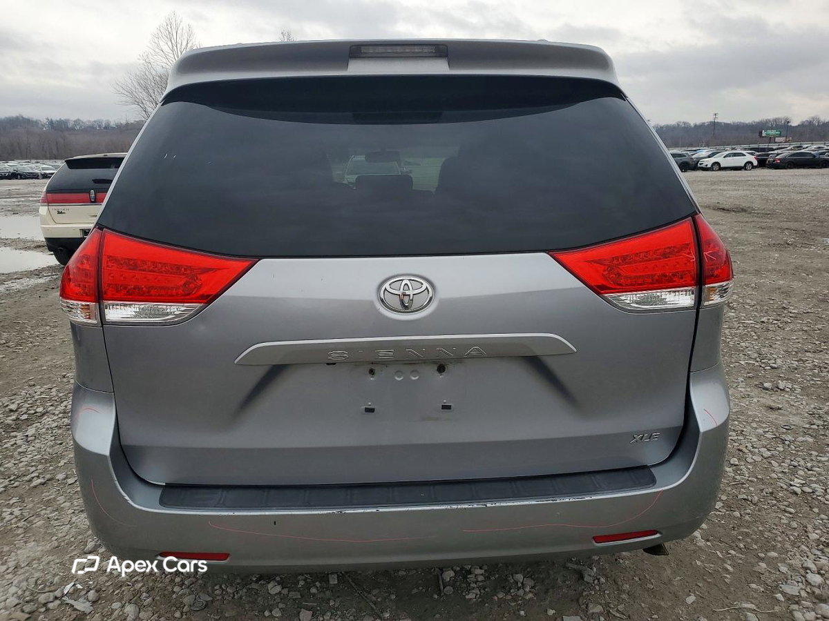 Toyota Sienna 2012