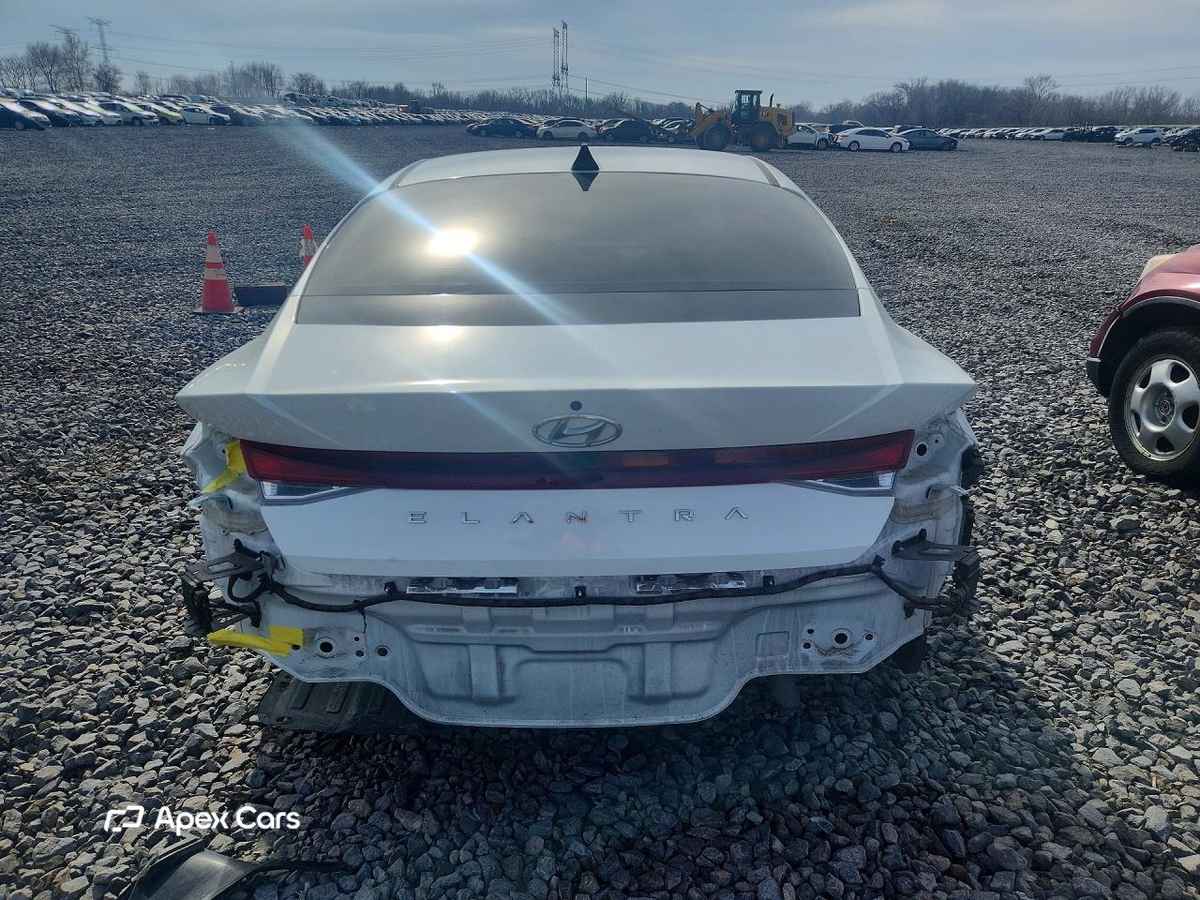 Hyundai Elantra 2021