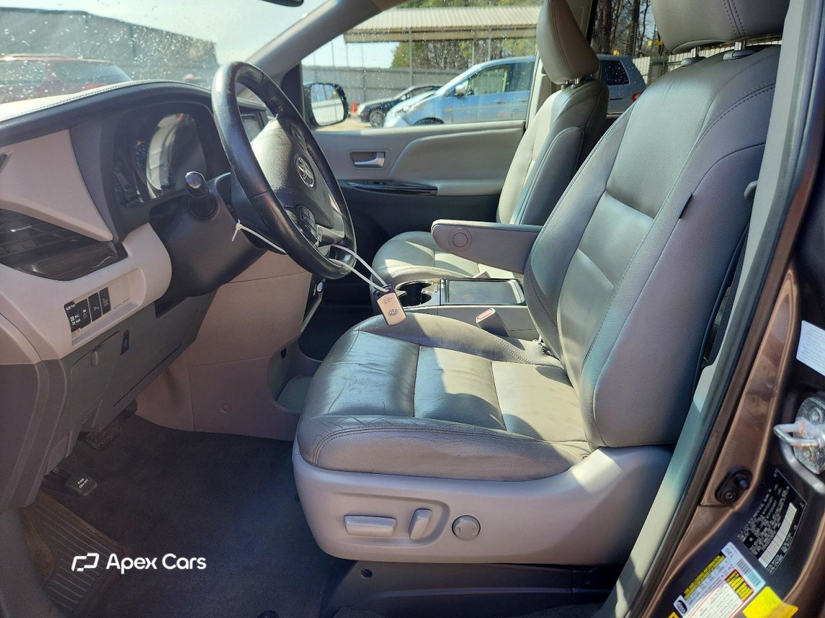 Toyota Sienna 2015