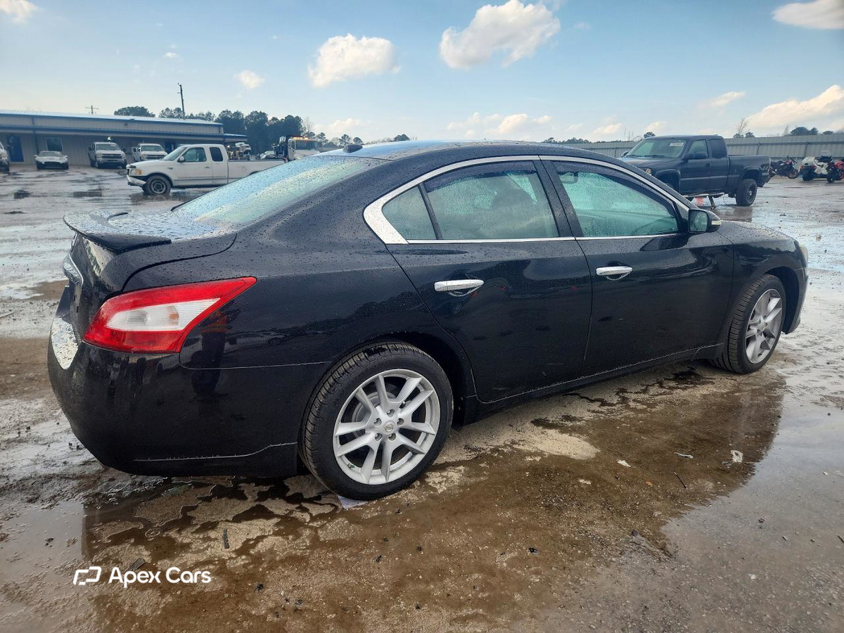 Nissan Maxima 2010