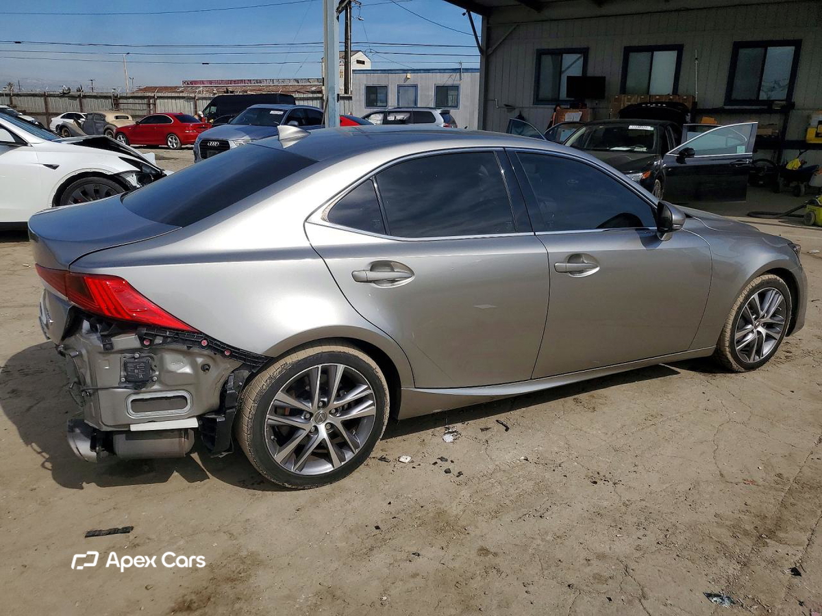 Lexus IS 2019