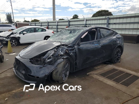 Tesla Model Y 2024 - Zdjęcie 1 z 12