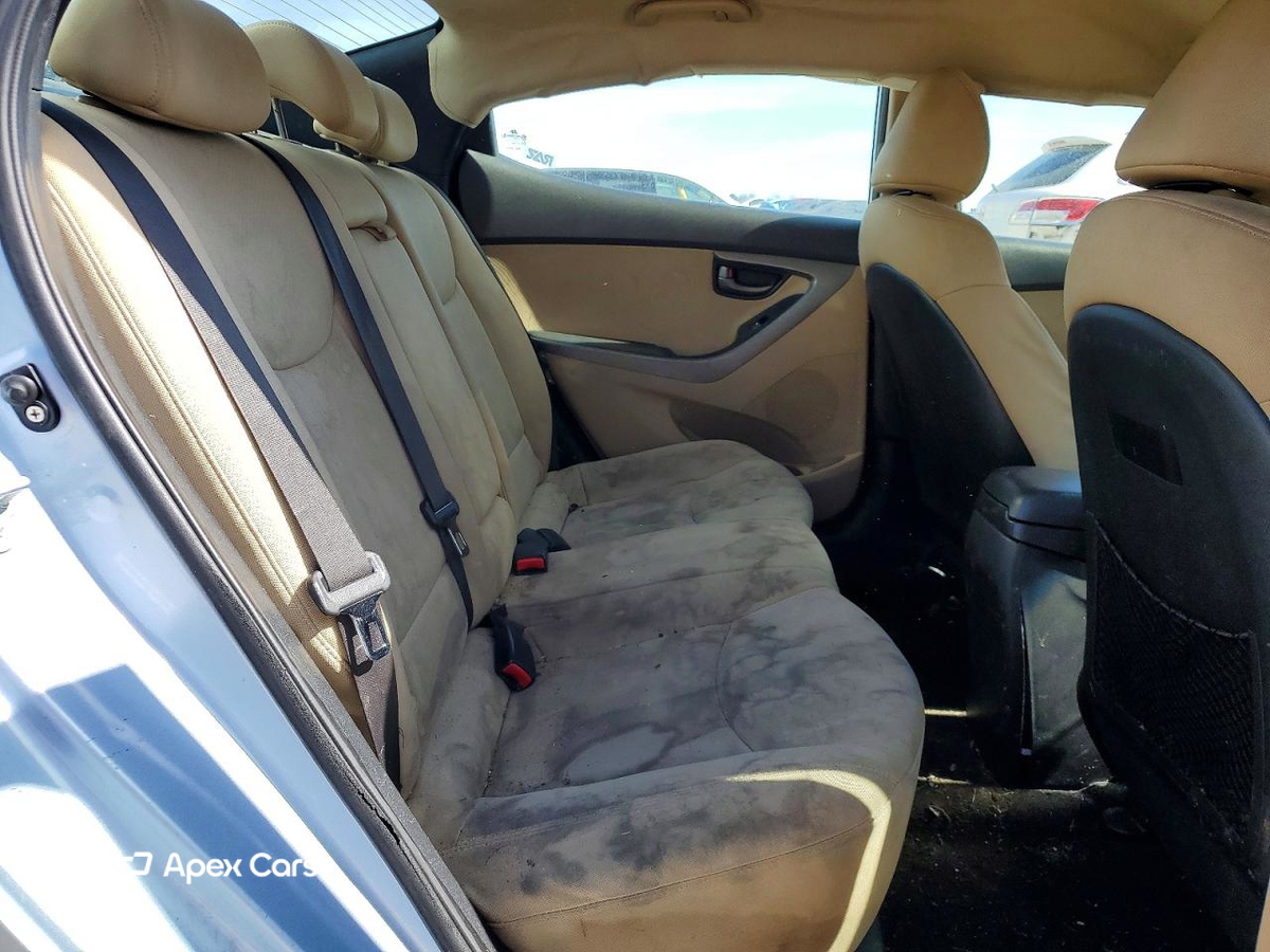 Hyundai Elantra 2012