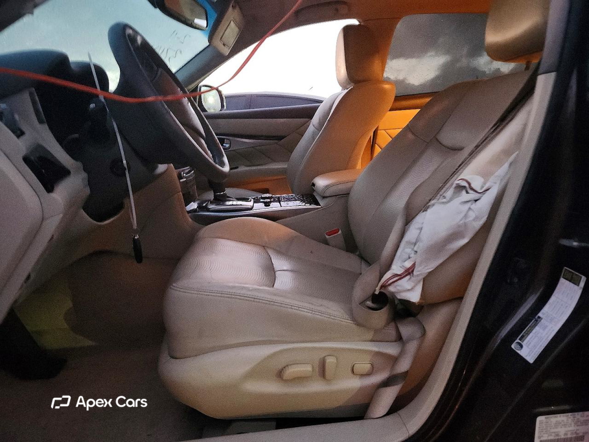 Infiniti Q70 2015