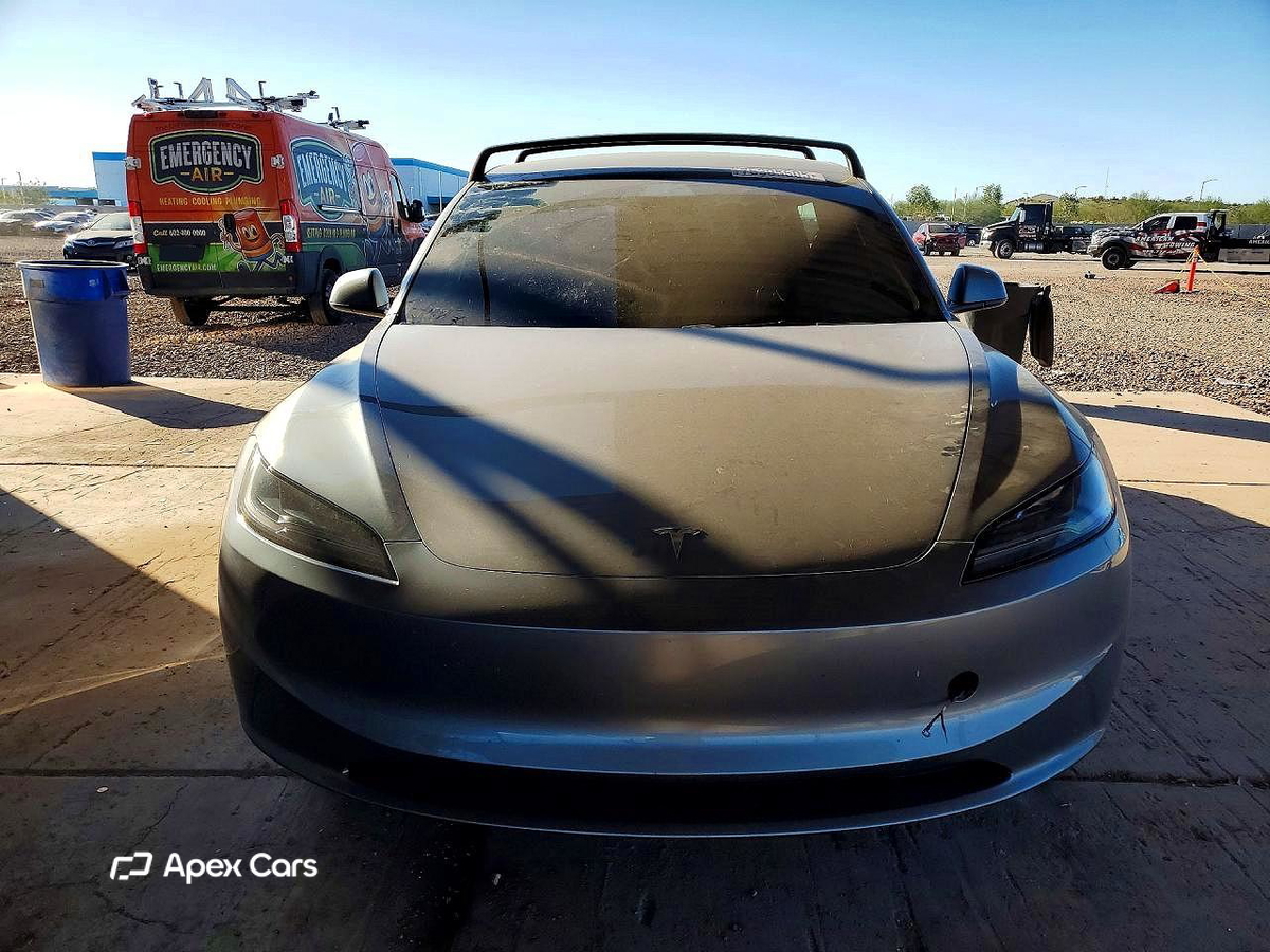 Tesla Model 3 2024