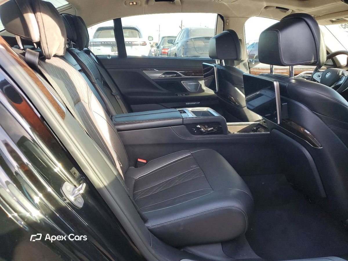 BMW Series 7 2016