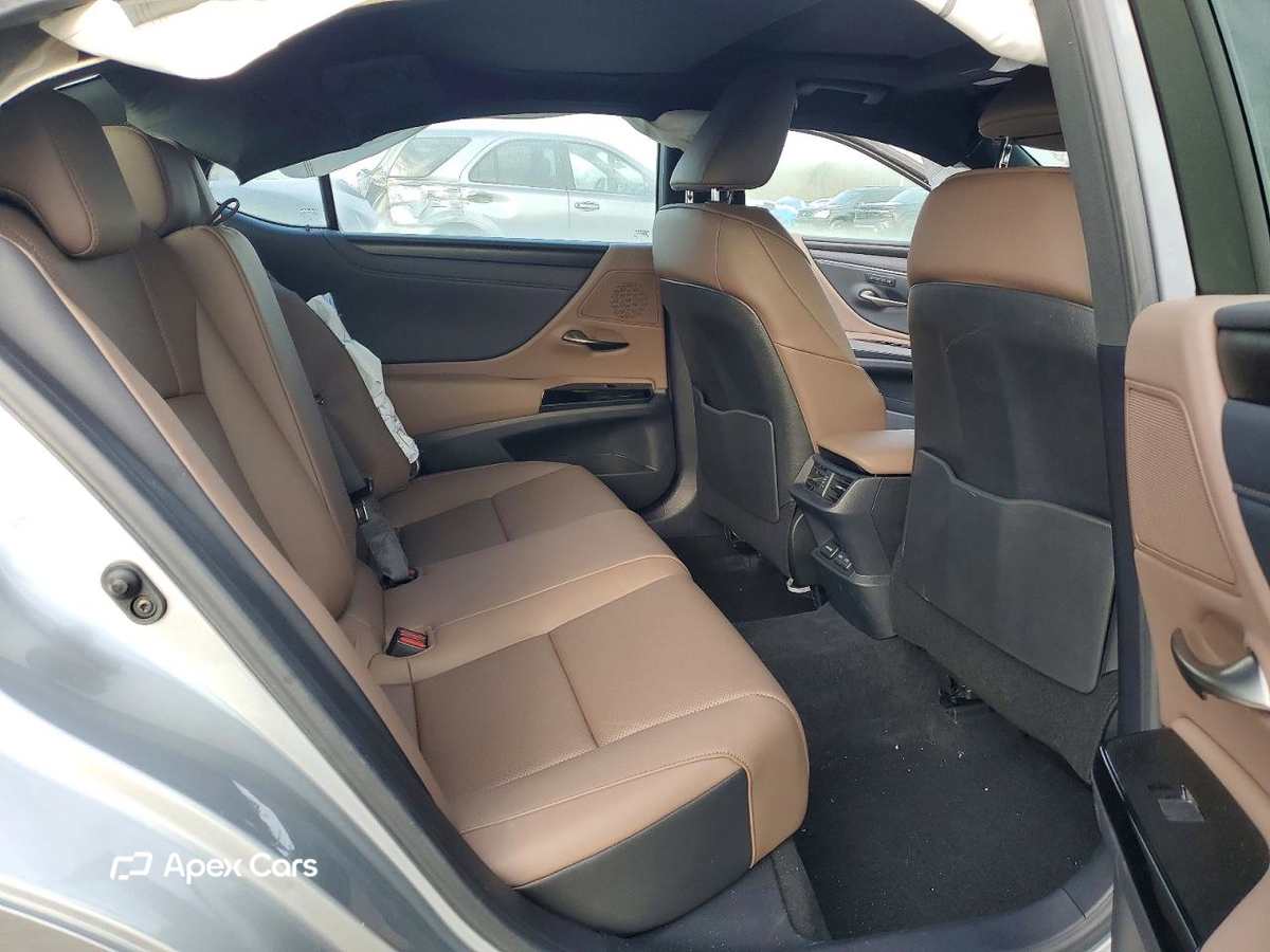 Lexus ES 2025