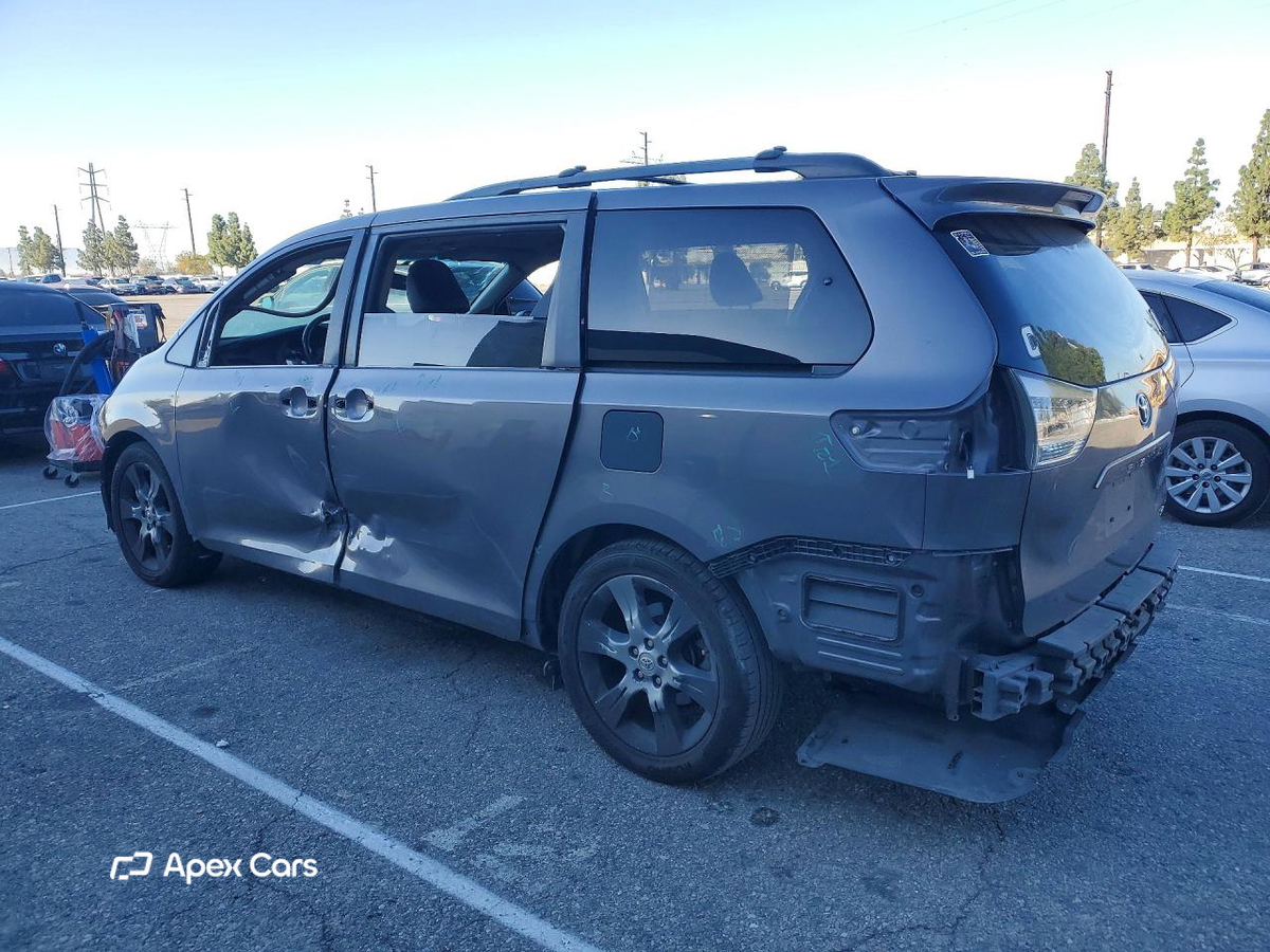 Toyota Sienna 2015
