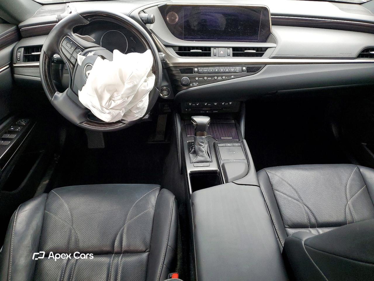 Lexus ES 2019