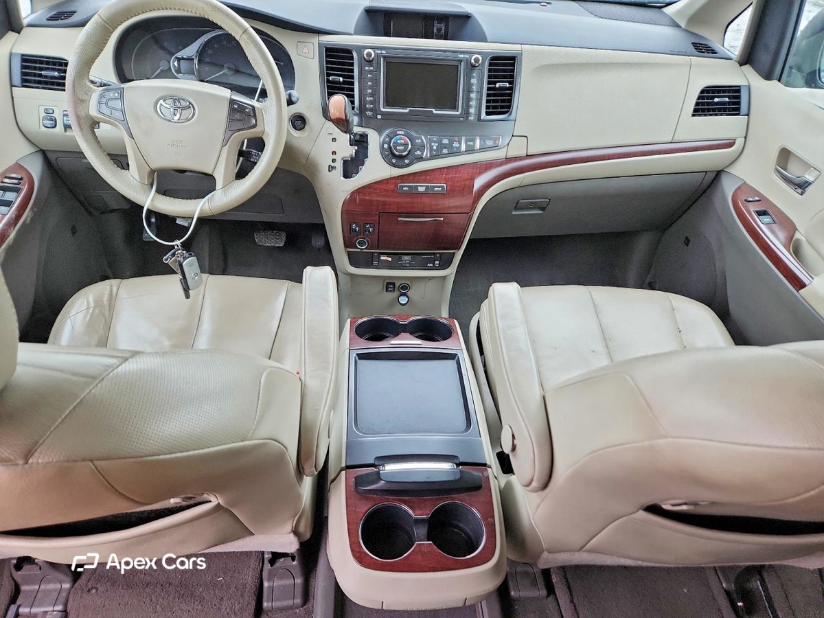 Toyota Sienna 2011