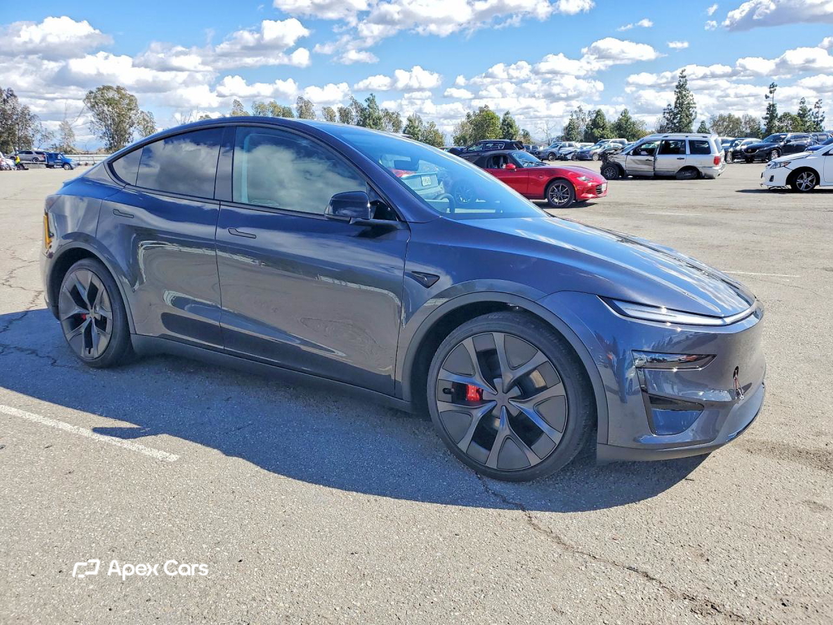 Tesla Model Y 2026
