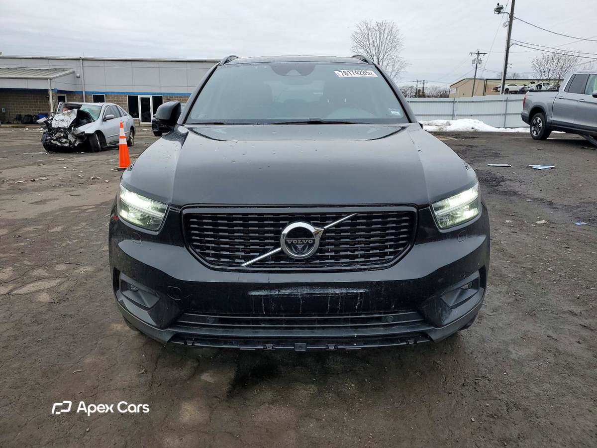 Volvo XC40 2021